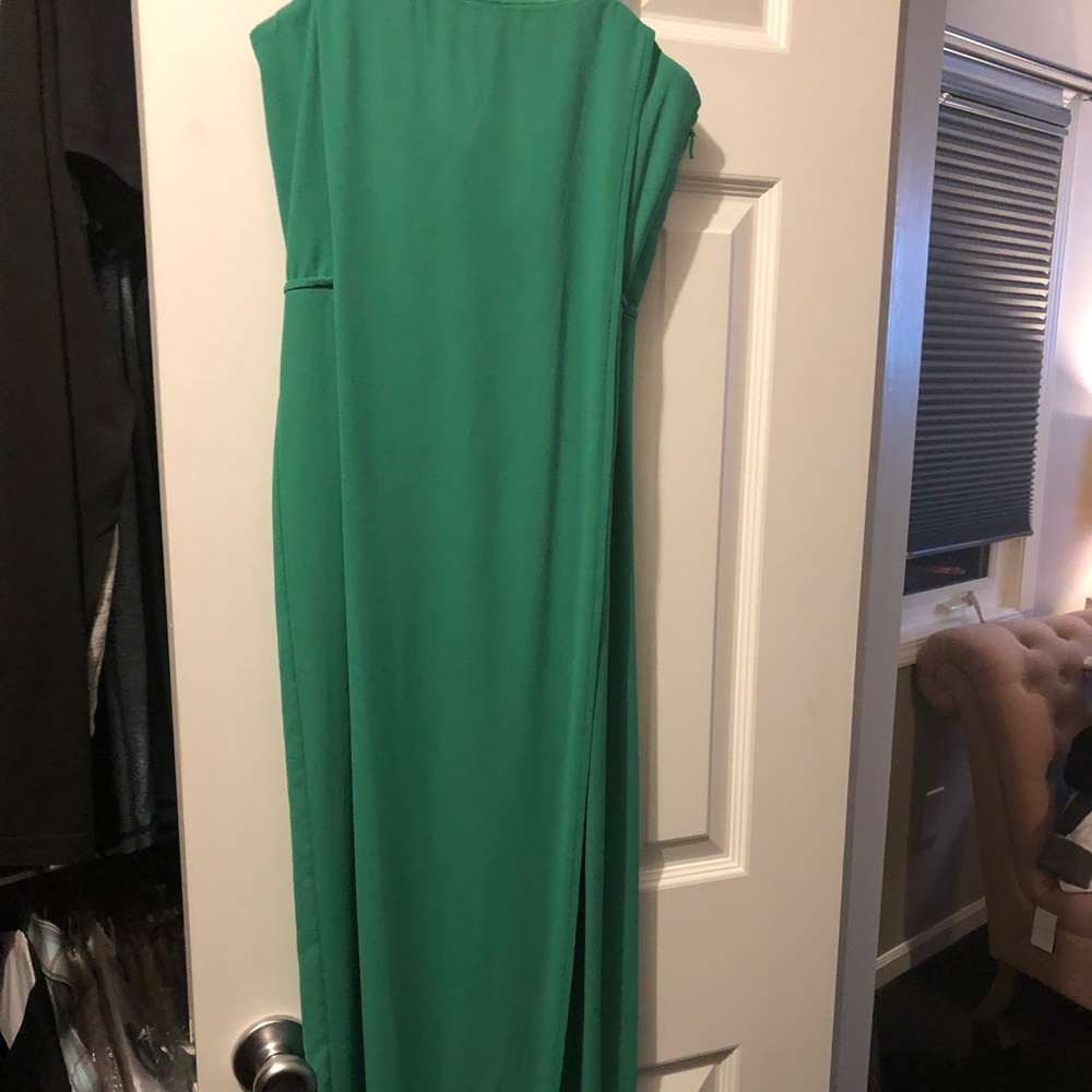 Bcbg Maxazria high to low green gown size 2